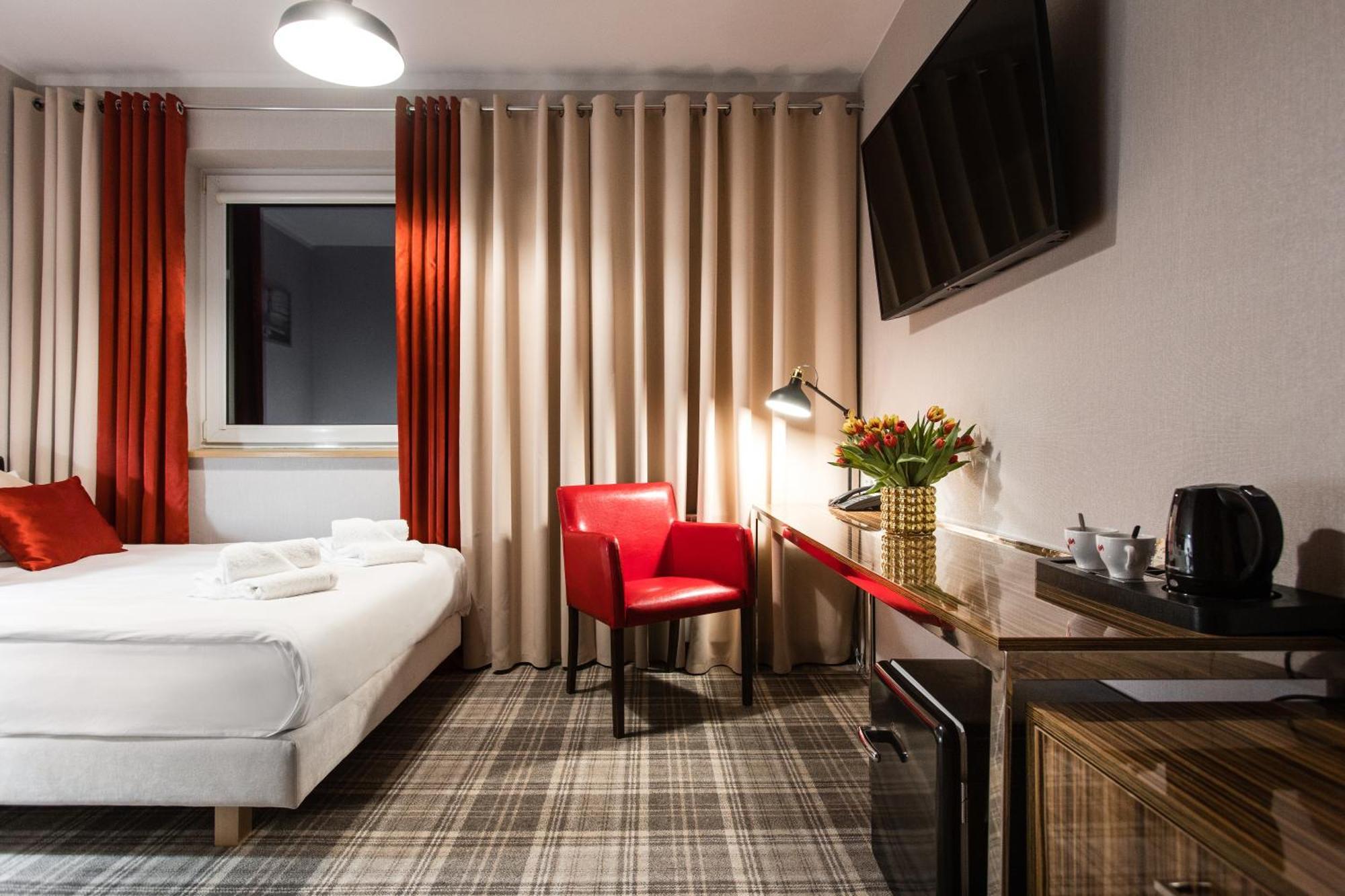 Hotel Iskierka Business & Spa Мелец Екстериор снимка