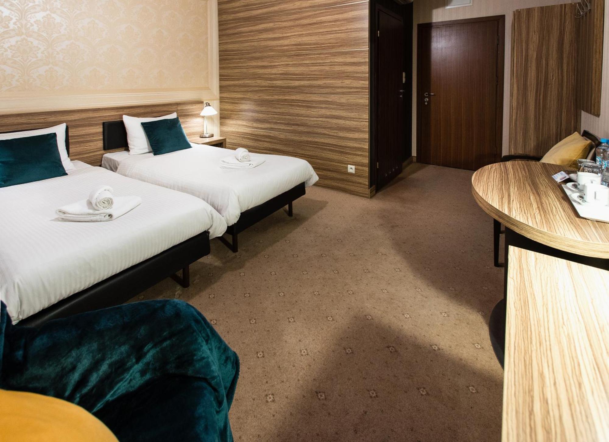 Hotel Iskierka Business & Spa Мелец Екстериор снимка